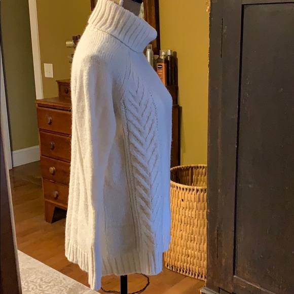 American Eagle Cream Sweater - Picture 5 of 7